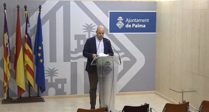 El teniente de alcalde y regidor de Urbanismo, Vivienda y Proyectos Estratégicos, Óscar Fidalgo, en rueda de prensa.