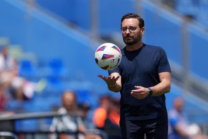 Archivo - El entrenador del Getafe CF, José Bordalás,ante el RCD Mallorca en el Coliseum.