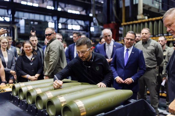 El presidente ucraniano, Volodimir Zelenski, en una fábrica de munición en Scranton, Pensilvania.