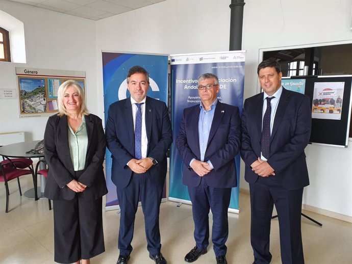 Encuentro con el empresariado de Guadix con el delegado de Economía de la Junta en Granada, Gumersindo Fernández, segundo por la izquierda en la imagen