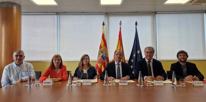 Firma del convenio entre el Departamento de Sanidad y la Universidad de Zaragoza para el Plan de Vigilancia y Respuesta de las Enfermedades Transmitidas por Vectores