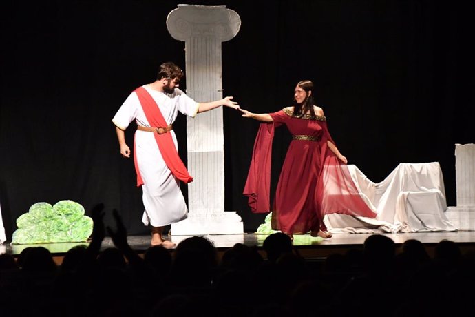 Estreno teatral de la obra 'De Fábula' de Ángela Cuervas, en el auditorio Rafael de León.