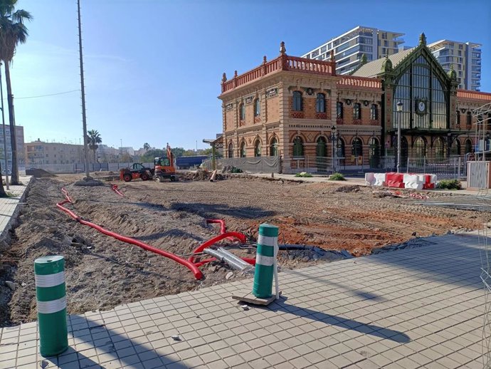 Archivo - Obras del soterramiento junto a la estación histórica de ferrocarril de Almería en una imagen de archivo.