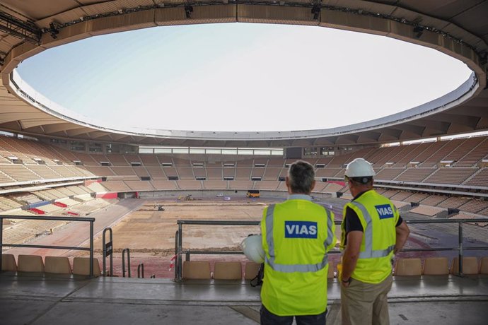 Archivo - Vista general de las obras del estadio de la Cartuja durante la primesa fase de sus obras de remodelación