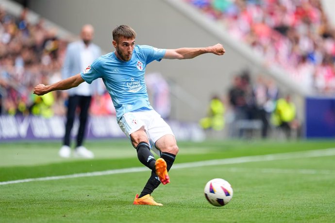 Archivo - Oscar Mingueza of Celta de Vigo in action during the Spanish League, LaLiga EA Sports, football match played between Atletico de Madrid and Celta de Vigo at Civitas Metropolitano stadium on May 12, 2024, in Madrid, Spain.