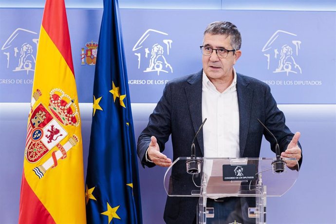 El portavoz del PSOE en el Congreso, Patxi López, durante una rueda de prensa posterior a la Junta de Portavoces, en el Congreso de los Diputados, a 24 de septiembre de 2024, en Madrid (España).