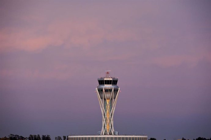 Archivo - Torre De Control Aeropuerto De El Prat