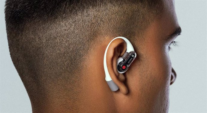 Nothing presenta Ear (open), los primeros auriculares inalámbricos estéreo abiertos de la marca