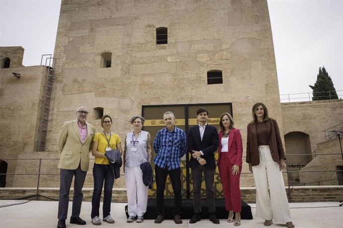 El Patronato de la Alhambra y Generalife y Cervezas Alhambra han presentado un proyecto conjunto, materializado en una pieza audiovisual, que reconoce la labor del equipo de restauración del monumento.