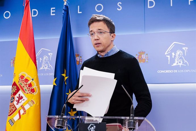 El diputado de Sumar Iñigo Errejón durante una rueda de prensa posterior a la Junta de Portavoces, en el Congreso de los Diputados, a 24 de septiembre de 2024, en Madrid (España).