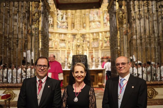 Los concejales de Vox en el Ayuntamiento de Toledo durante el Corpus.