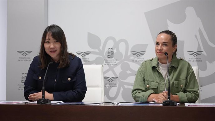 La Gerente De La Orquesta De Extremadura, Hae Won Oh, En La Presentación Del Programa De La Formación En Villanueva De La Serena.