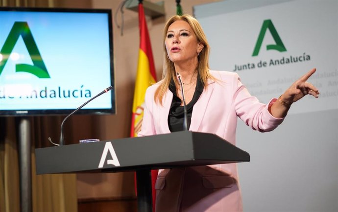 La consejera de Economía, Hacienda y Fondos Europeos y portavoz del Gobierno, Carolina España, comparece en la rueda de prensa posterior al Consejo de Gobierno de Andalucía. A 24 de septiembre de 2024, en Sevilla (Andalucía, España).El Consejo de Gobierno