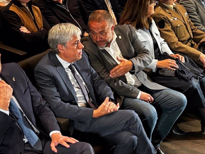 El delegado de la Junta y el presidente de la Diputación de León en el acto de Cruz Roja.