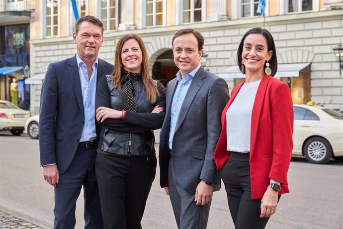 Pie de foto*. Uwe Fleischhauer (Socio fundador), María Sanz (Socia), Julián Álvarez (Country Head en España) y Maira Fontes (Manager).