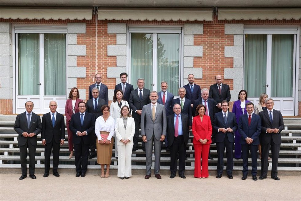 Don Felipe recibe en el Palacio de la Zarzuela a una representación del Patronato de la Fundación Conexión España.