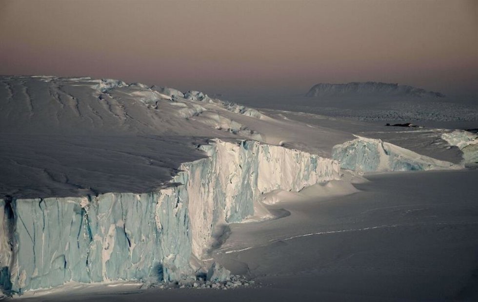 El derretimiento de la capa de hielo de la Antártida provocará un aumento del nivel del mar.
