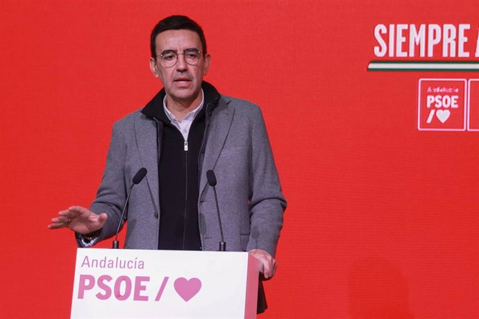 Archivo - El parlamentario autonómico del PSOE-A Mario Jiménez, en una rueda de prensa. (Foto de archivo).