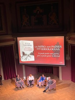 Presentación en el Ateneo del libro de Julia Navarro