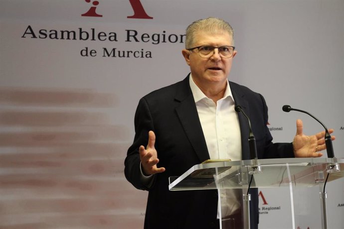 El secretario general del PSOE de la Región de Murcia y portavoz del Grupo Parlamentario Socialista en la Asamblea Regional, Pepe Vélez