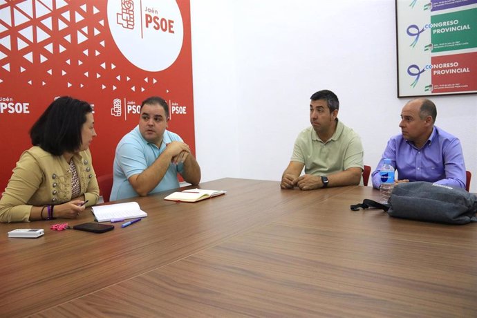 Mercedes Gámez y Víctor Torres con representantes de CCOO en Veiasa.