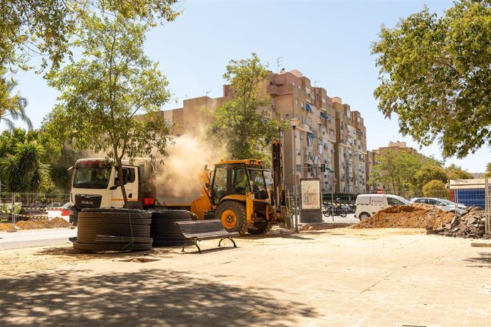 Obras de construcción del tramo norte de la línea tres del metro en Pino Montano