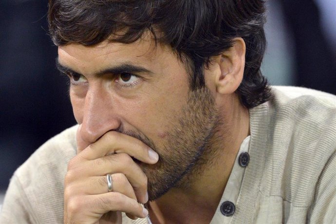 Archivo - FILED - 09 January 2014, Qatar, Doha: Spanish former football player Raul is pictured during the tryout match between FC Bayern Munich and Al Merreikh SC in the Al-Sadd stadium.  Schalke have suggested that they are looking into whether their fo