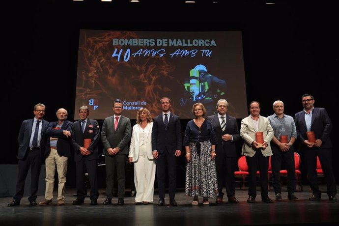 Acto en el Teatre Principal para celebrar los 40 años de los Bomberos de Mallorca.