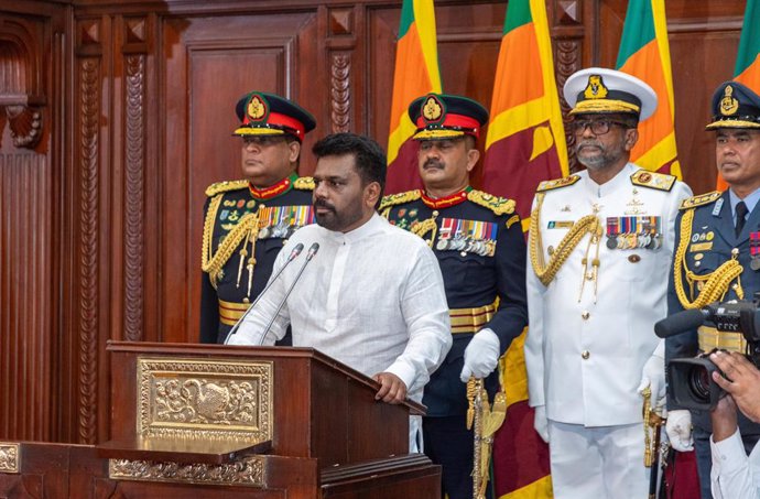 COLOMBO, Sept. 23, 2024  -- Anura Kumara Dissanayake (front) is sworn in as the ninth executive president of Sri Lanka at the Presidential Secretariat in Colombo, Sri Lanka, Sept. 23, 2024.   Dissanayake, candidate of National People's Power The National 