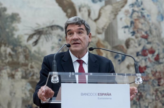 El gobernador del Banco de España, José Luis Escrivá, interviene durante la ceremonia de toma de posesión de su cargo, en el Banco de España, a 24 de septiembre de 2024, en Madrid (España). El nuevo gobernador estrena un protocolo sin discursos de sus ex 