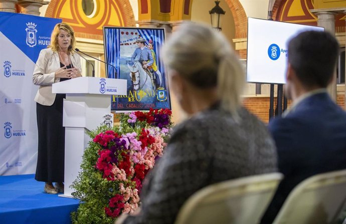 La alcaldesa de Huelva, Pilar Miranda, durante su discurso en la presentación de la Feria de Otoño y del Caballo.