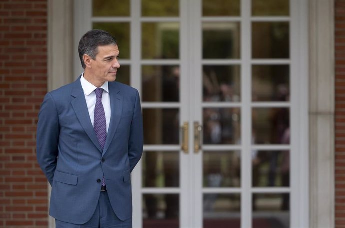 El presidente del Gobierno, Pedro Sánchez, antes de una reunión con el presidente de Andalucía, Juan Manuel Moreno Bonilla, en el Complejo de La Moncloa, a 20 de septiembre de 2024, en Madrid (España)