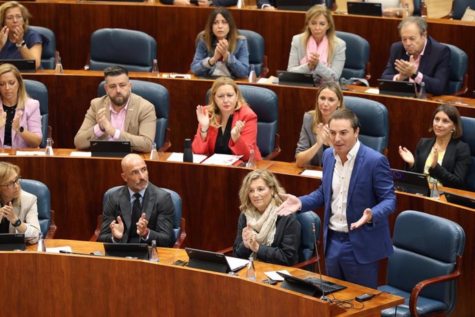 El secretario general del PSOE-M, Juan Lobato, interviene durante un pleno en la Asamblea de Madrid.