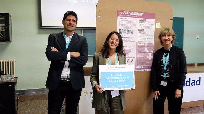 Cristina Medrano Pascual logra el Premio al Póster Más Votado en las II Jornadas Postdoctorales Campus Iberus con un trabajo sobre la cultura entre generaciones y el protagonismo de las abuelas