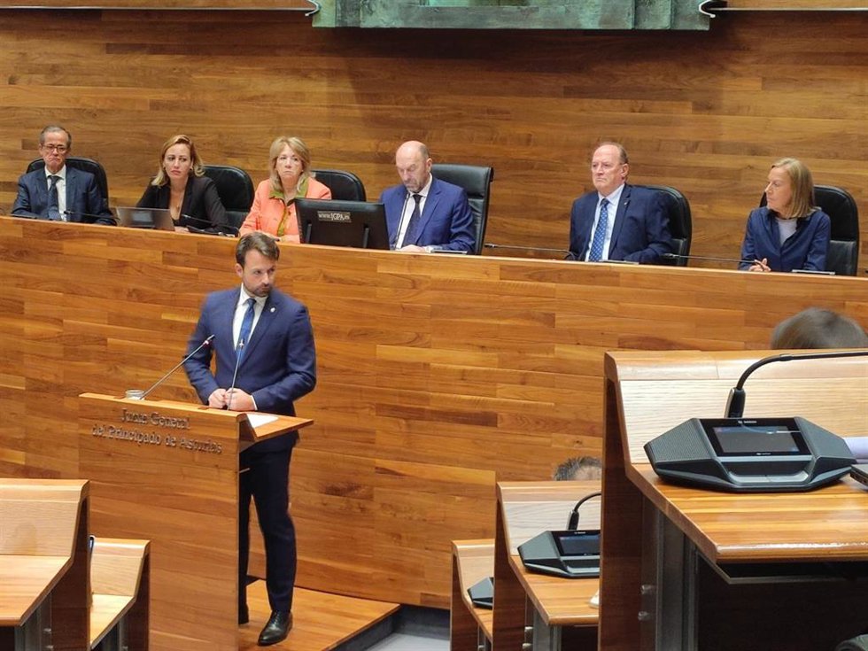 El portavoz parlamentario del PP, Álvaro Queipo, durante su intervención en el Debate de Orientación Política.