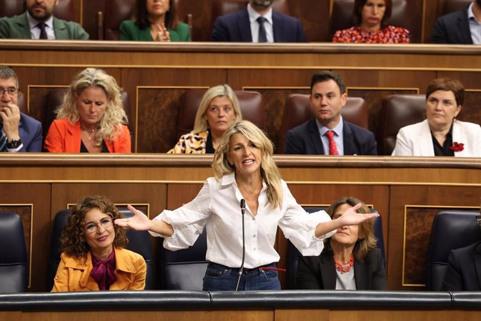 La vicepresidenta segunda y ministra de Trabajo, Yolanda Díaz, interviene durante una sesión de control al Gobierno, en el Congreso de los Diputados, a 25 de septiembre de 2024, en Madrid (España). Durante la sesión de control, el Gobierno se enfrenta a l