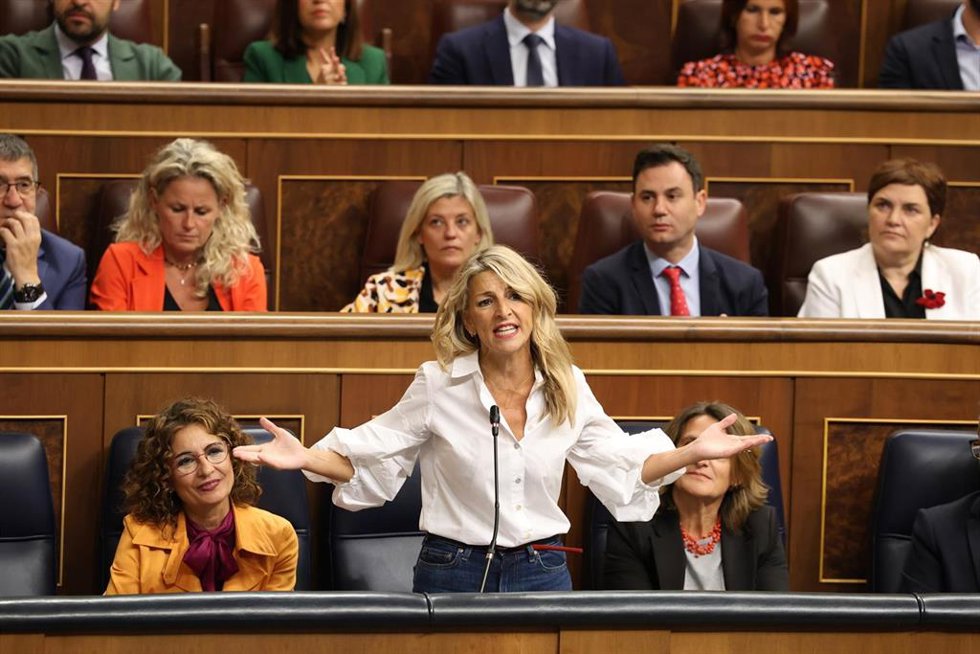 La vicepresidenta segunda y ministra de Trabajo, Yolanda Díaz, interviene durante una sesión de control al Gobierno, en el Congreso de los Diputados, a 25 de septiembre de 2024, en Madrid (España). Durante la sesión de control, el Gobierno se enfrenta a
