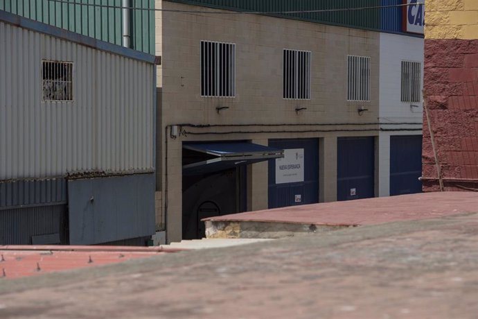 Archivo - Imagen de agosto del exterior de las naves industriales de El Tarajal, que alojaron menores y denominaron Esperanza 2, al sobreocuparse el centro de menores de la Esperanza