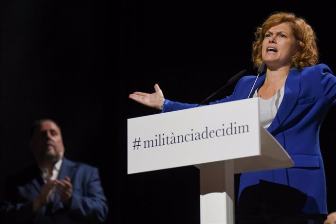 La líder de ERC en el Ayuntamiento de Barcelona, Elisenda Alamany, durante la presentación de la candidatura 'Militancia Decidim', en el Teatre La Passió, a 21 de septiembre de 2024, en Olesa de Montserrat, Barcelona, Catalunya (España)