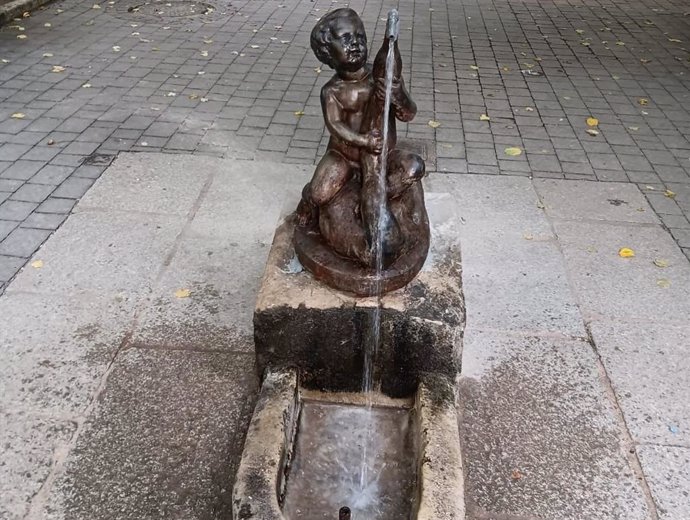 La fuente restaurada tras ser vandalizada durante las Fiestas de San Mateo.