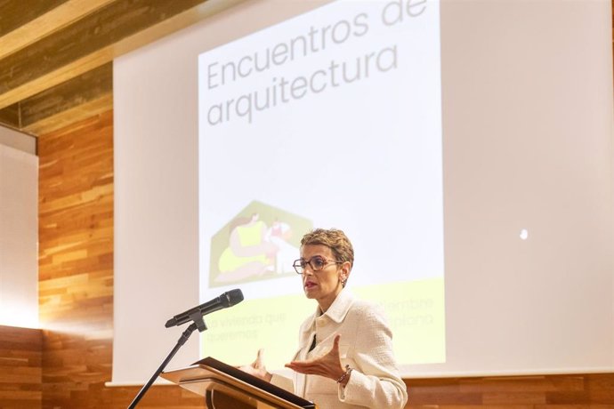 La presidenta Chivite, en un momento de su intervención durante la apertura de la primera edición de los Encuentros de Arquitectura, organizados por la Fundación Arquitectura y Sociedad