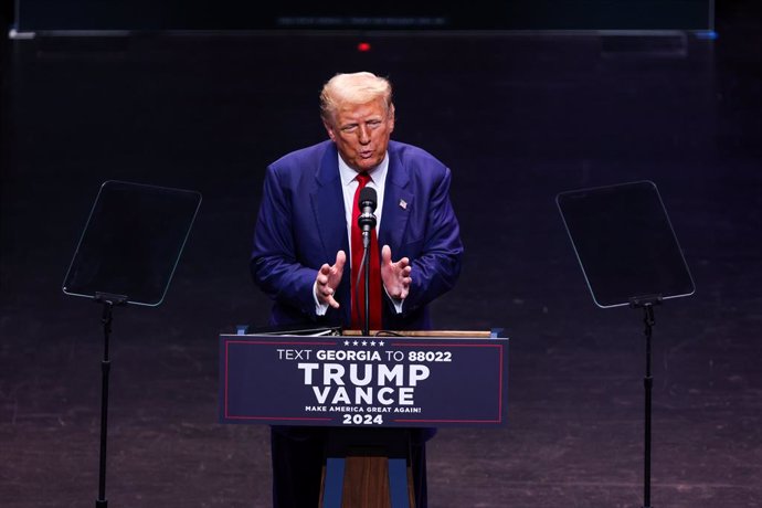 24 September 2024, US, Savannah: Former US president and Republican presidential nominee Donald Trump gives a speech at a campaign rally at Savannah Civic Center in Savannah. Photo: Hunter Cone/ZUMA Press Wire/dpa