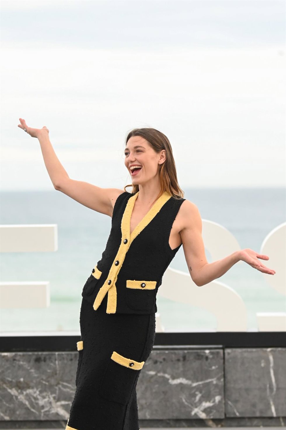 La actriz Mathilde Ollivier posa en el photocall de la película El llanto en la 72 edición del Festival de Cine de San Sebastián, a 25 de septiembre de 2024, en San Sebastián