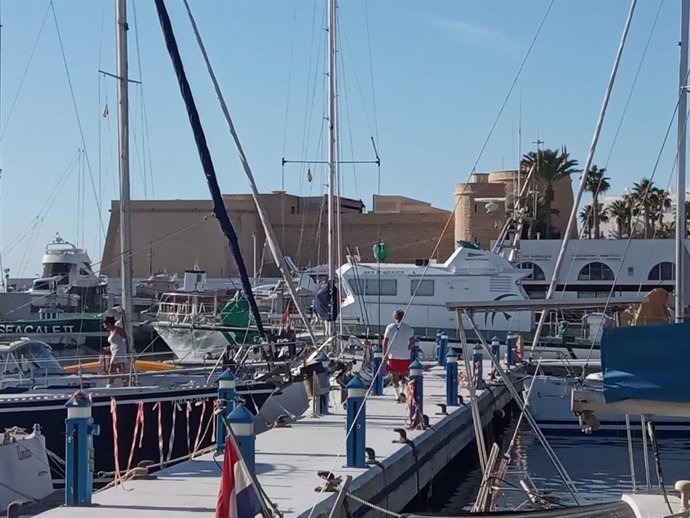 Archivo - Puerto de Roquetas de Mar (Almería). 