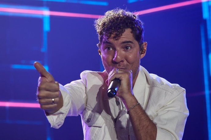 Archivo - El cantante David Bisbal durante una actuación en el concierto de su nueva gira TOUR VOLARÉ, a 8 de junio de 2024, en Pamplona, Navarra (España).