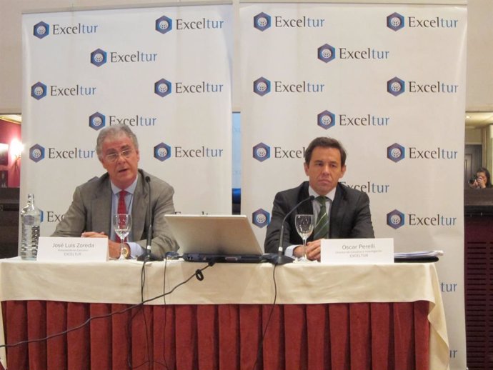 Archivo - Vicepresidente ejecutivo de Exceltur, José Luis Zoreda, y el Director del departamento de Estudios e Investigación de Exceltur, Óscar Perelli.