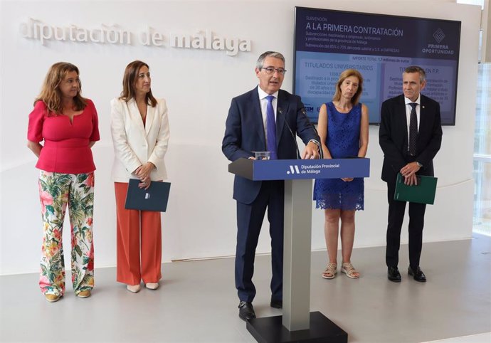 El presidente de la Diputación de Málaga, Francisco Salado, en la presentacion de la nueva edición del plan Primera Oportunidad.