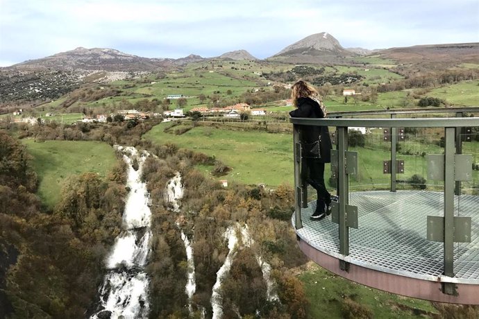 Archivo - Salto del río Gándara en Soba donde se construirá la tirolina