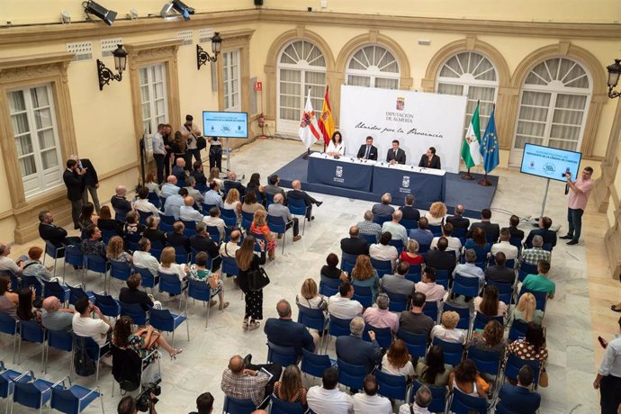 La Cámara de Cuentas de Andalucía realiza una visita instituciona a la Diputación de Almería.