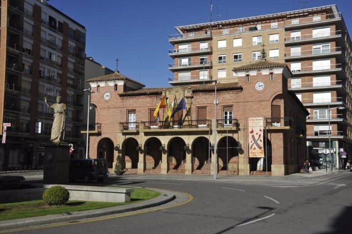 Archivo - Fachada Ayuntamiento de Calahorra